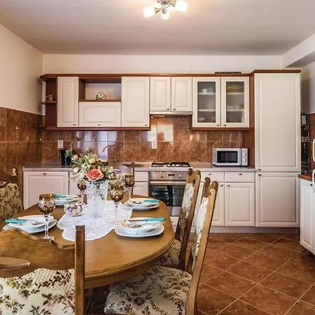 Lovely In With Kitchen Prázdninový dům *